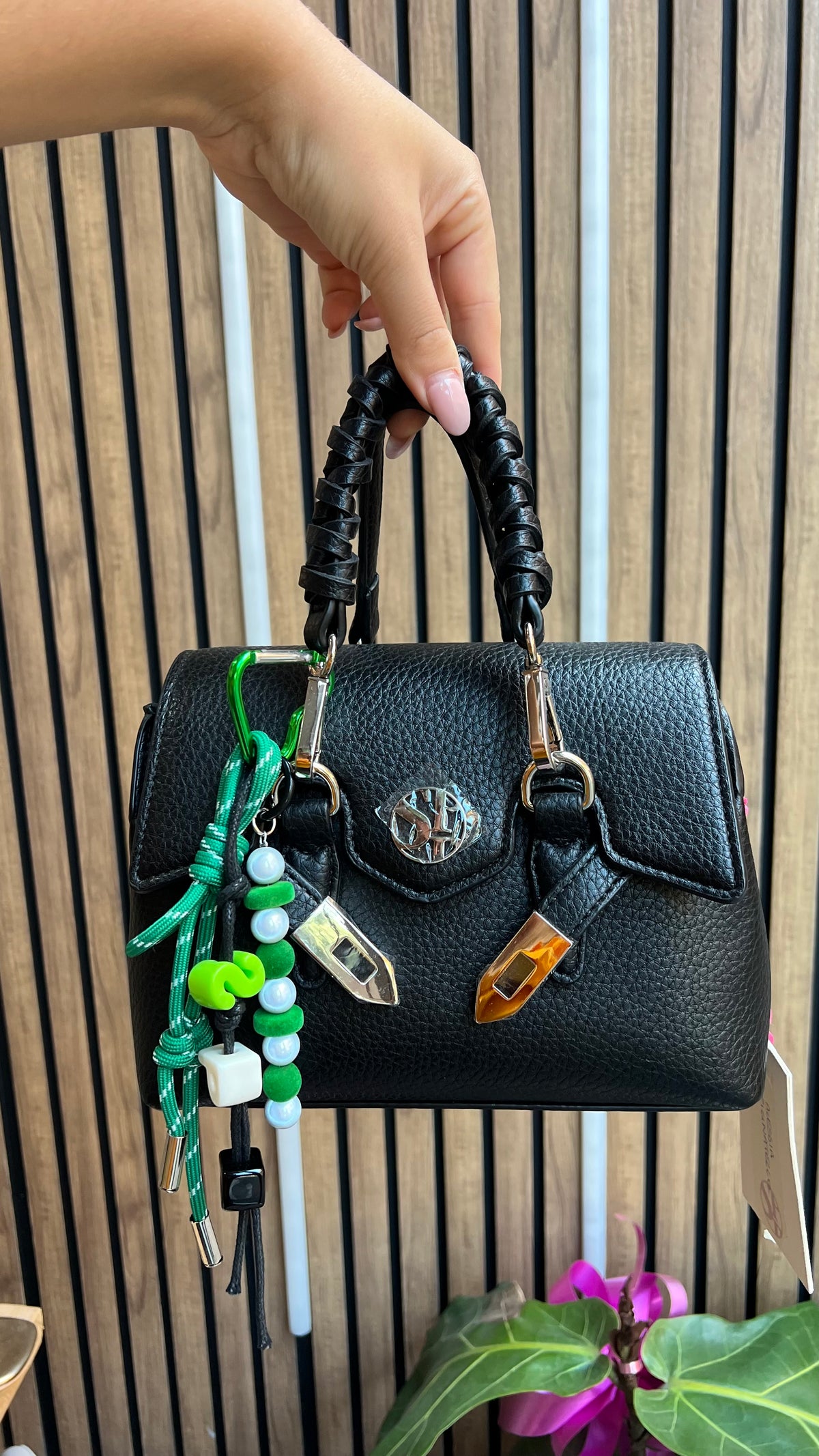 Quiny small black